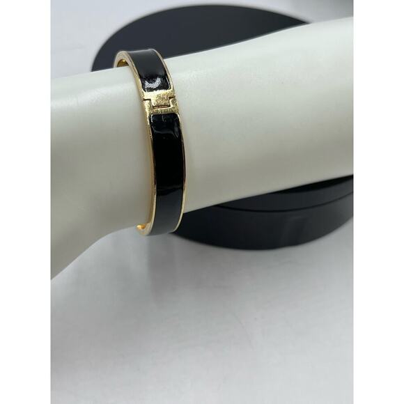 Kate Spade Hole Punch Spade Black Gold Cutout Spade Hinge Bangle - Picture 6 of 11
